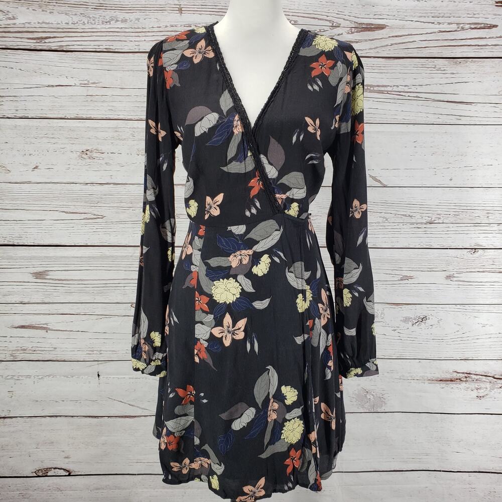 ASTR The Label Women's Black Floral V-Open Back Wrap Dress Size Small